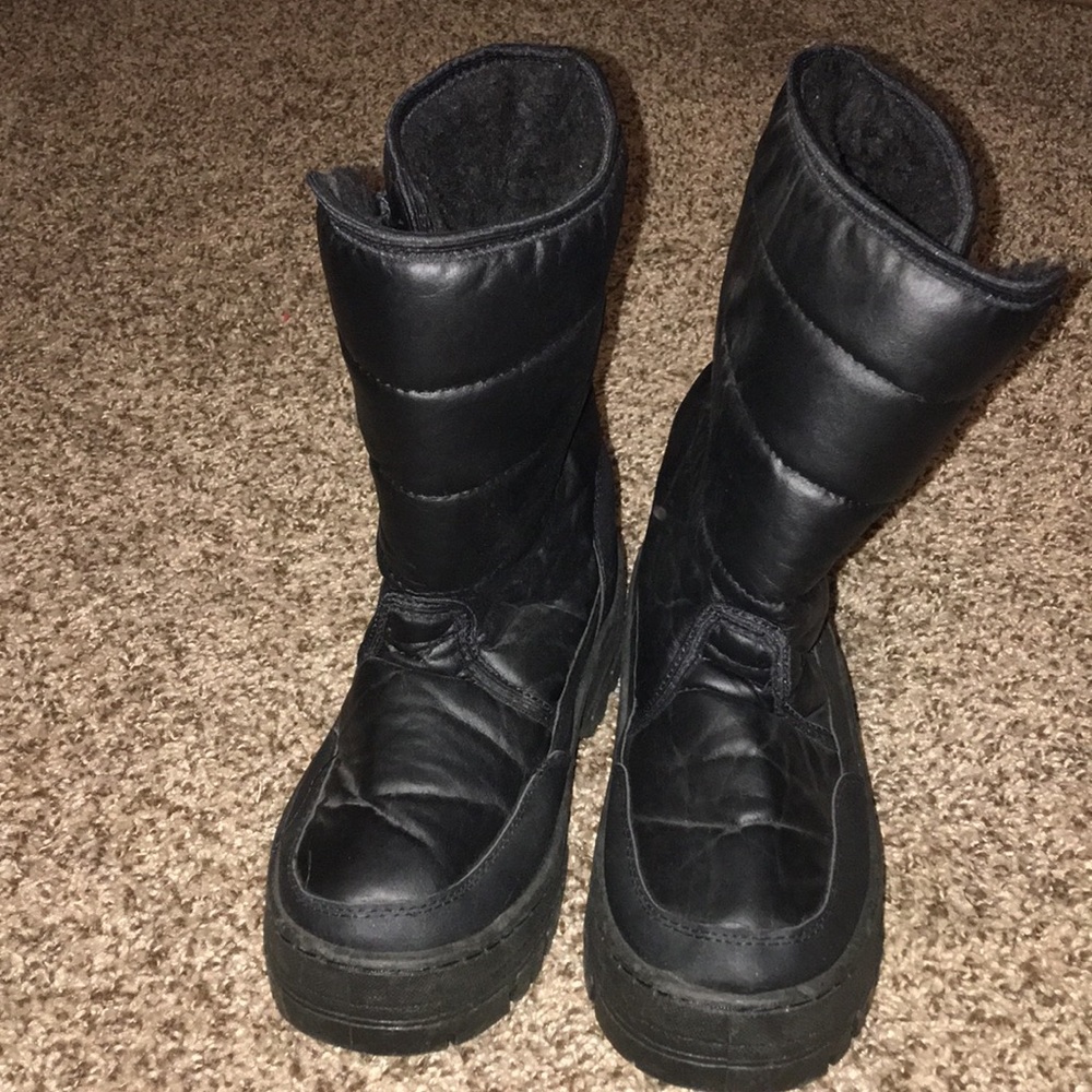 Black snow/rain boots