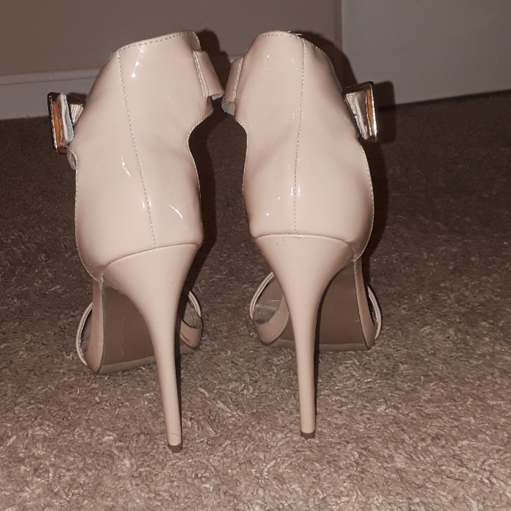 Heels - Picture 3 of 3
