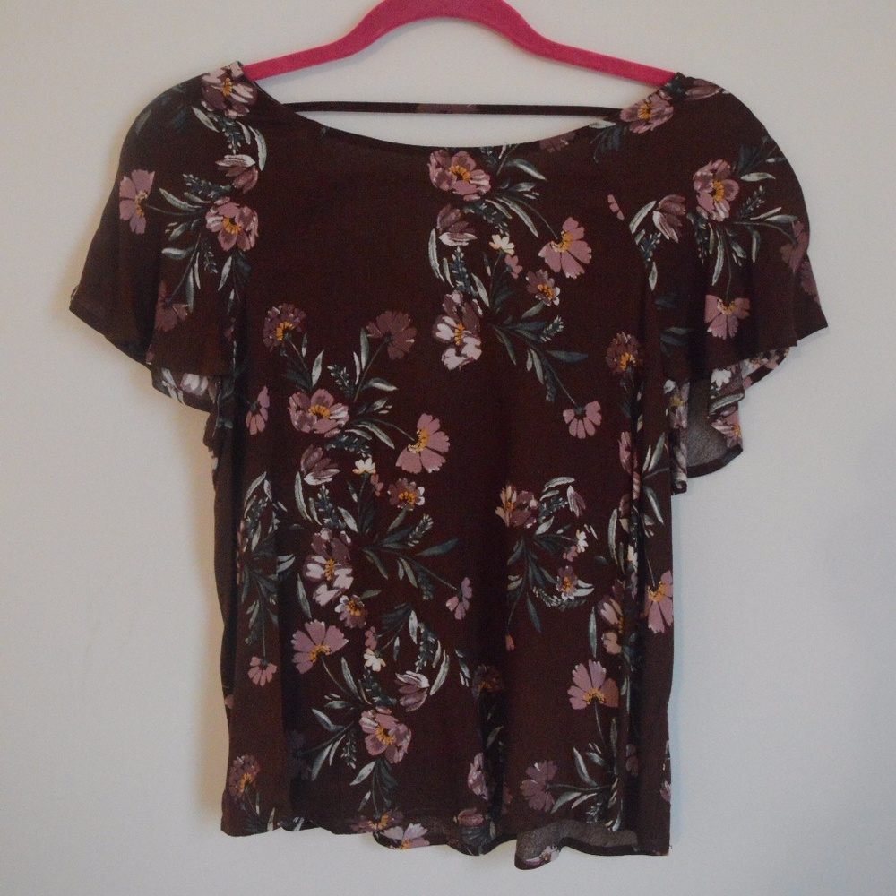 Flowery short-sleeve blouse