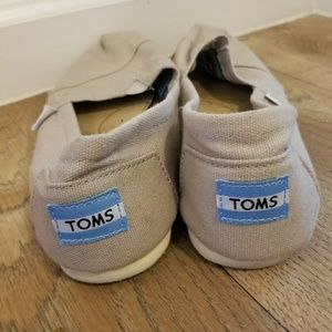 TOMS women classic size 9