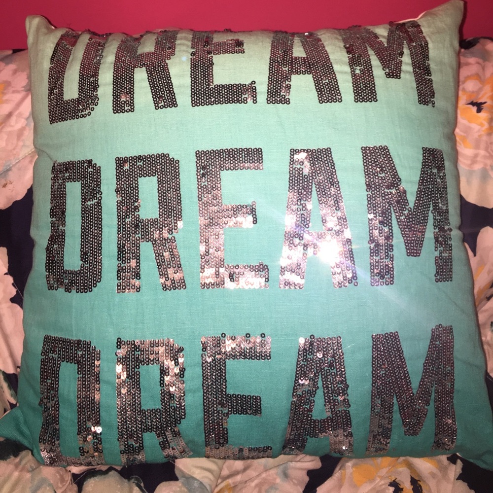 PINK throw pillow 💙