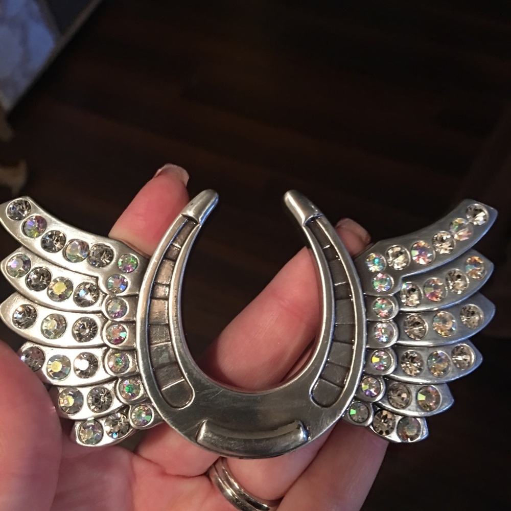 Nooona belt. No missing or rhinestones. Fits 25-29
