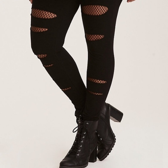 👀ISO👀 Torrid Mesh Inset Shredded Legging Sz 00
