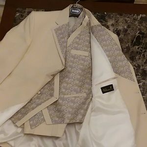 Falcone Men's Suit W/ Vest & Matching Tie