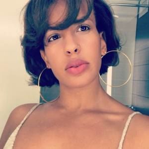 Meet your Posher, Adrienne