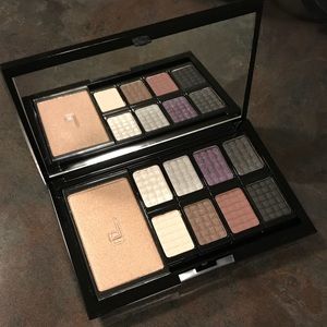 Doucce Freematoc Eyeshadow Pro Palette