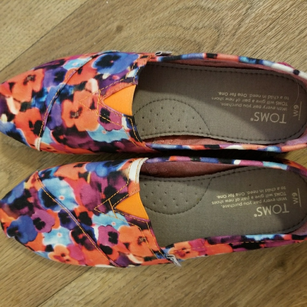 TOMS floral print classic