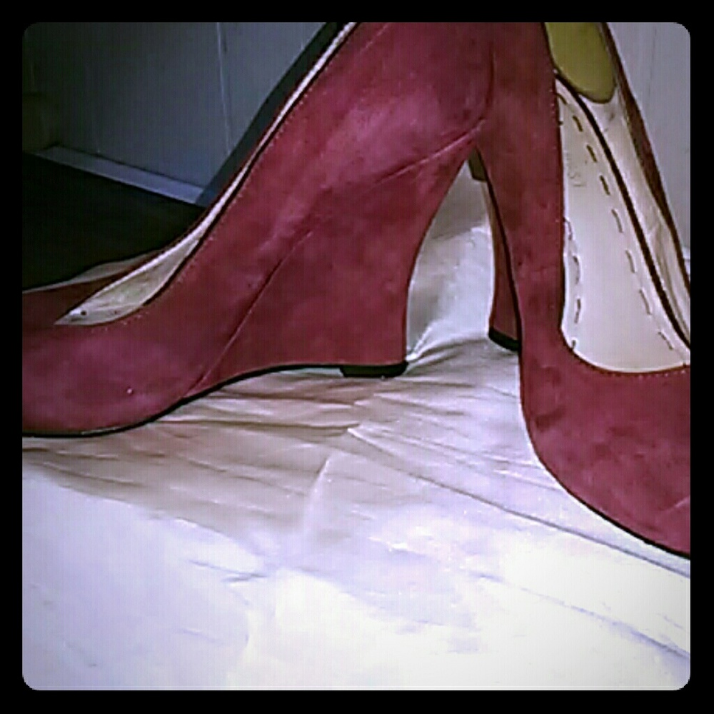Burgundy suede like nine west wedges