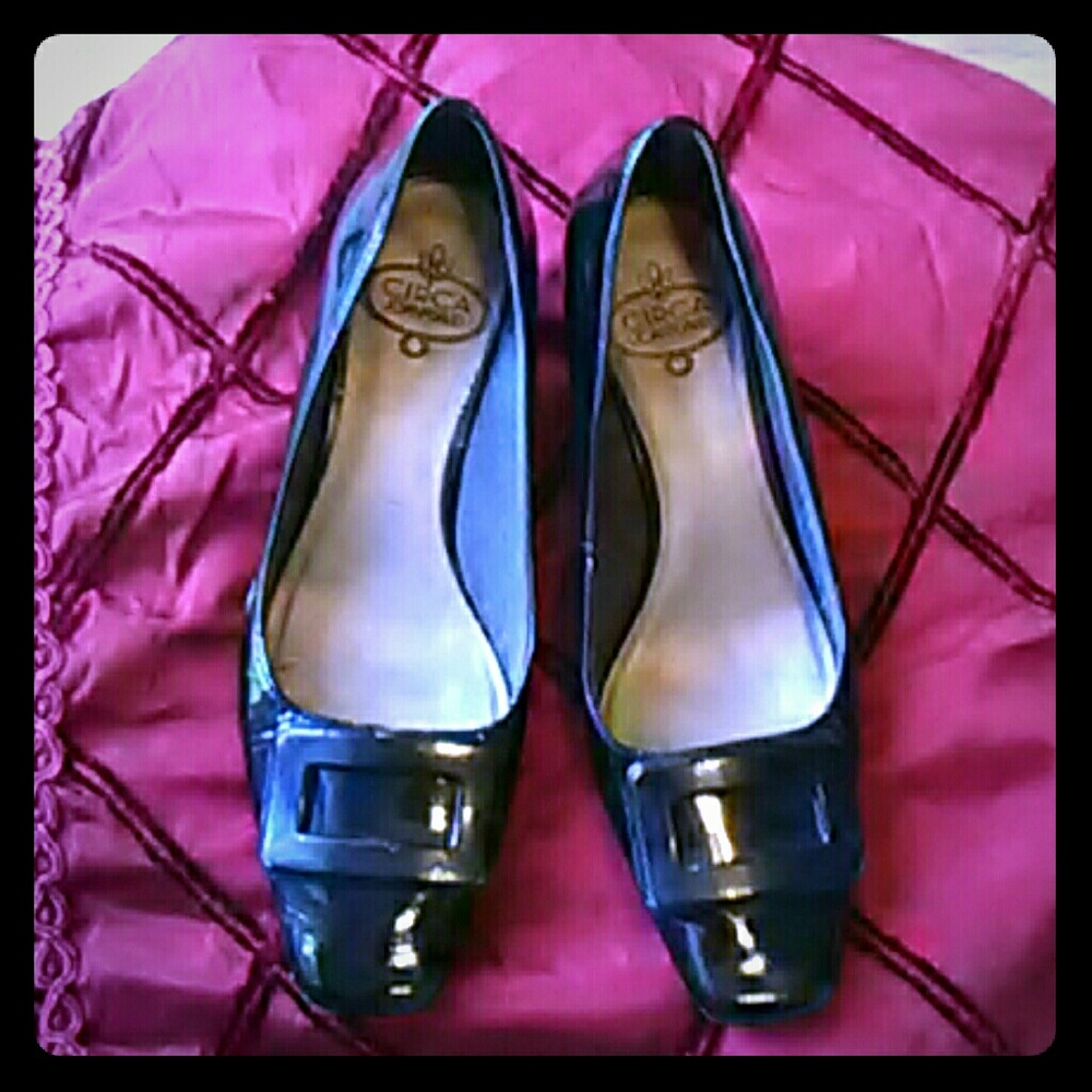 Black small heels shoes
