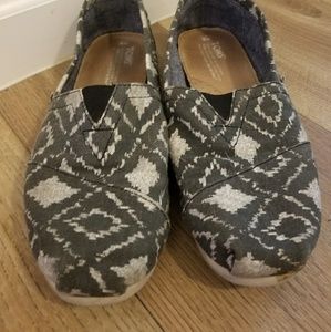 TOMS patterned classic men's size 8