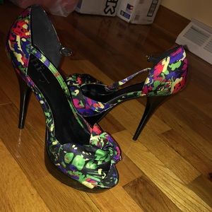 Women's open toe heel. Size 8.
