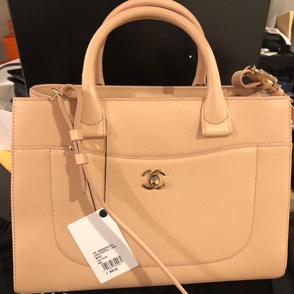 Chanel cerf tote - Picture 1 of 2