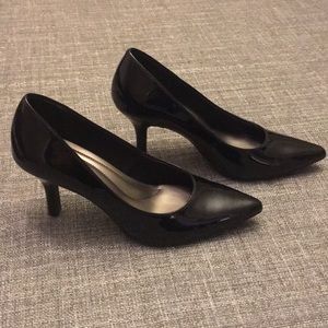 Black patent leather pumps
