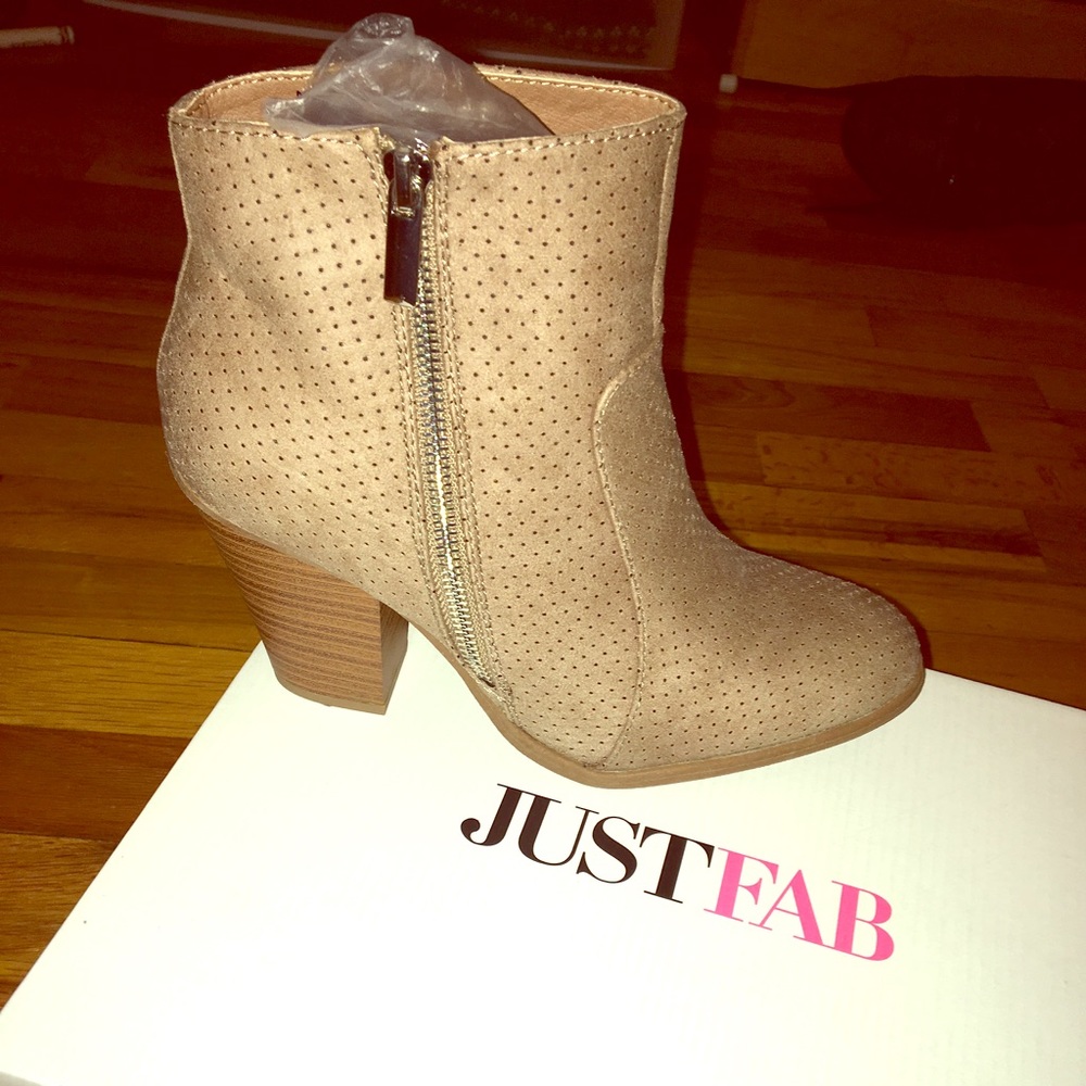 Size 8 - Women's taupe heeled bootie