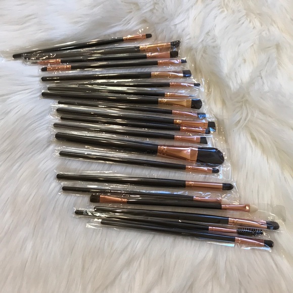 19 Piece Makeup Brush Gift Set - Picture 2 of 2