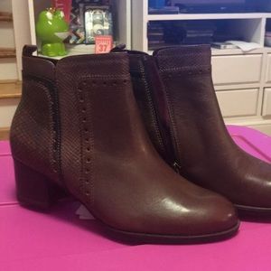 SALE! Brand New Brown Zip Boots