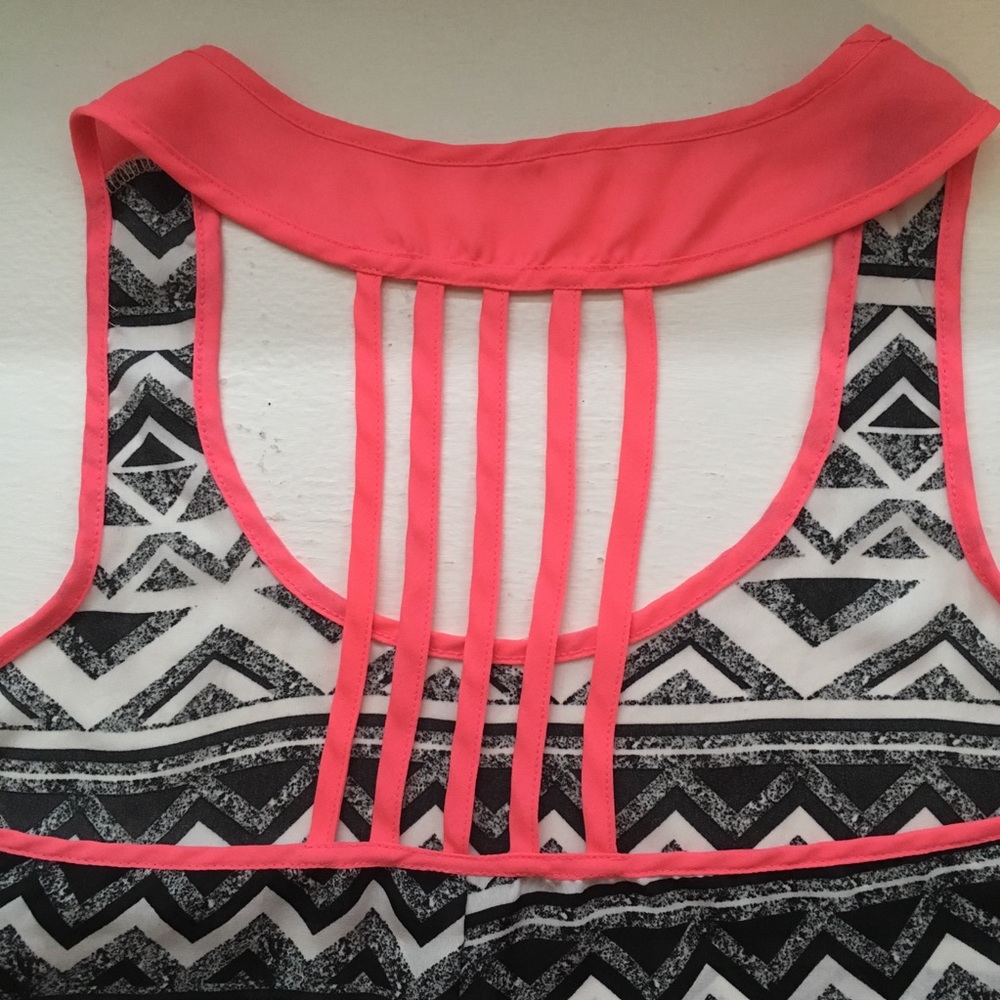 Fun patterned tank - Picture 3 of 4