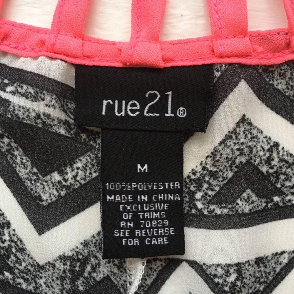 Fun patterned tank - Picture 4 of 4