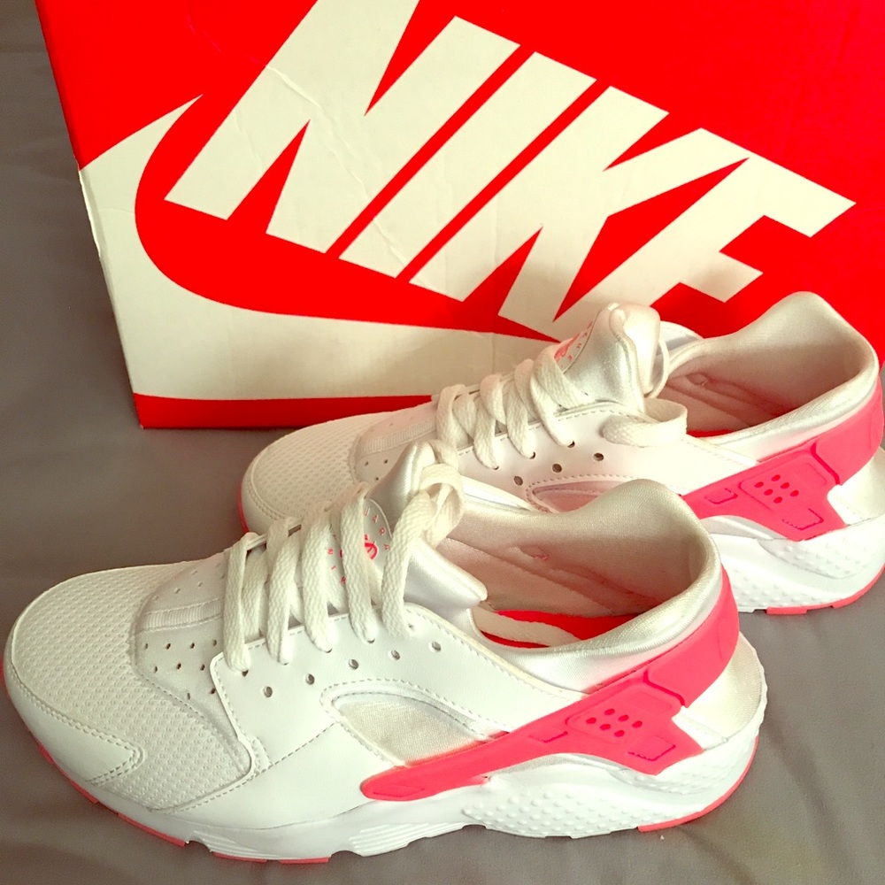 *SOLD on offerup* Nike Huaraches