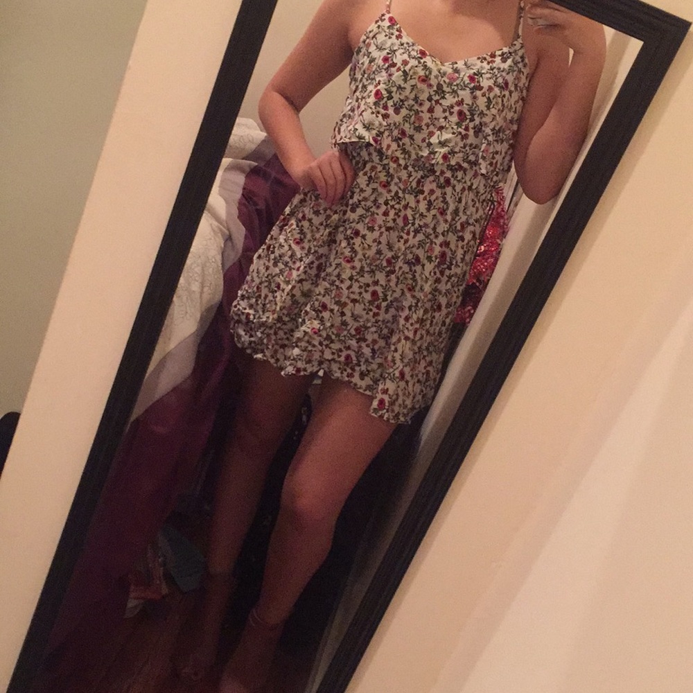 🌷🌼Floral H&M dress🌼🌺 - Picture 2 of 4
