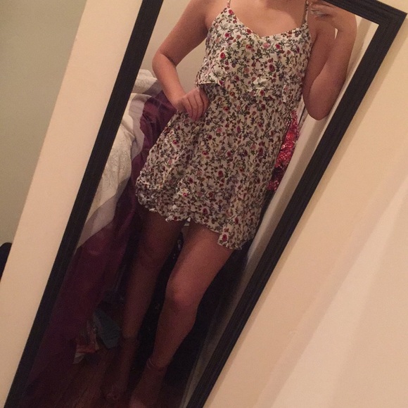 🌷🌼Floral H&M dress🌼🌺 - Picture 2 of 4