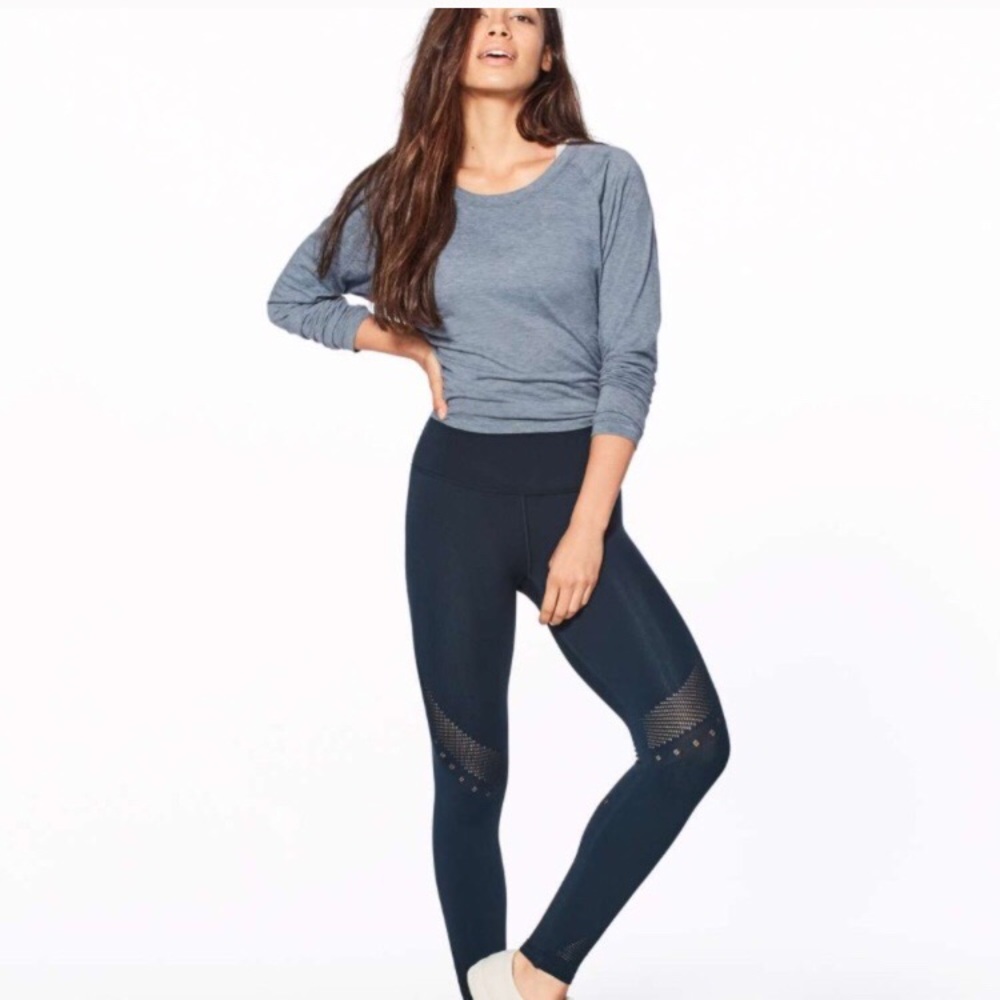Lululemon reveal 7/8 tight posy size 4