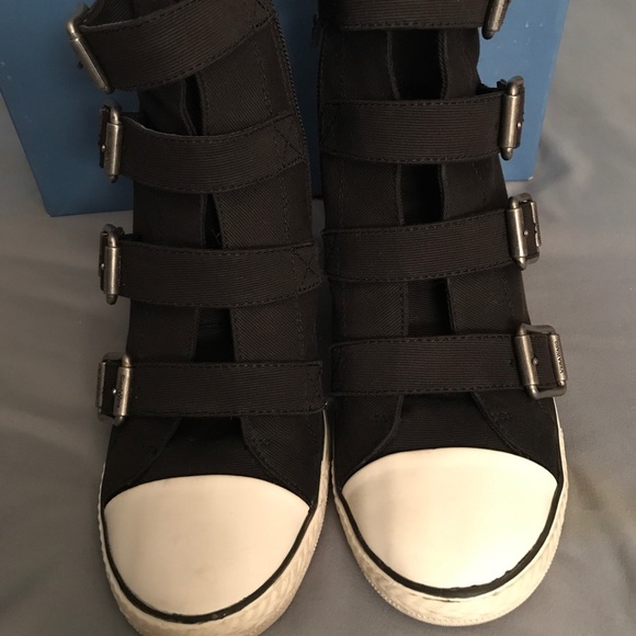 vera wang wedge sneakers