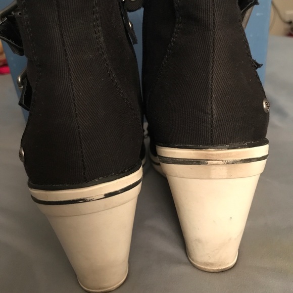Vera Wang wedge sneakers - Picture 4 of 5