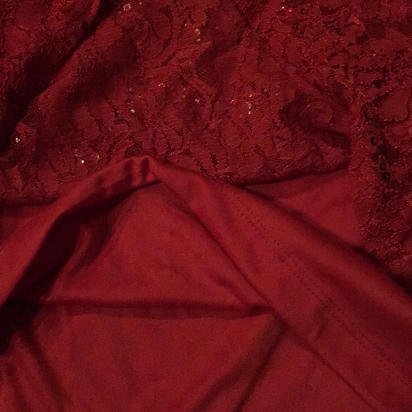 Red lace top with sequins - Picture 3 of 5