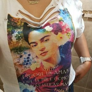 Frida Khalo customize t-shirt