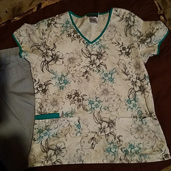 SCRUBS - Picture 2 of 3