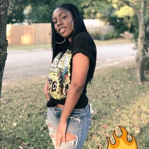 Meet your Posher, Latia