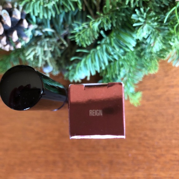 Kylie Cosmetics METAL MATTE Reign - Picture 2 of 6