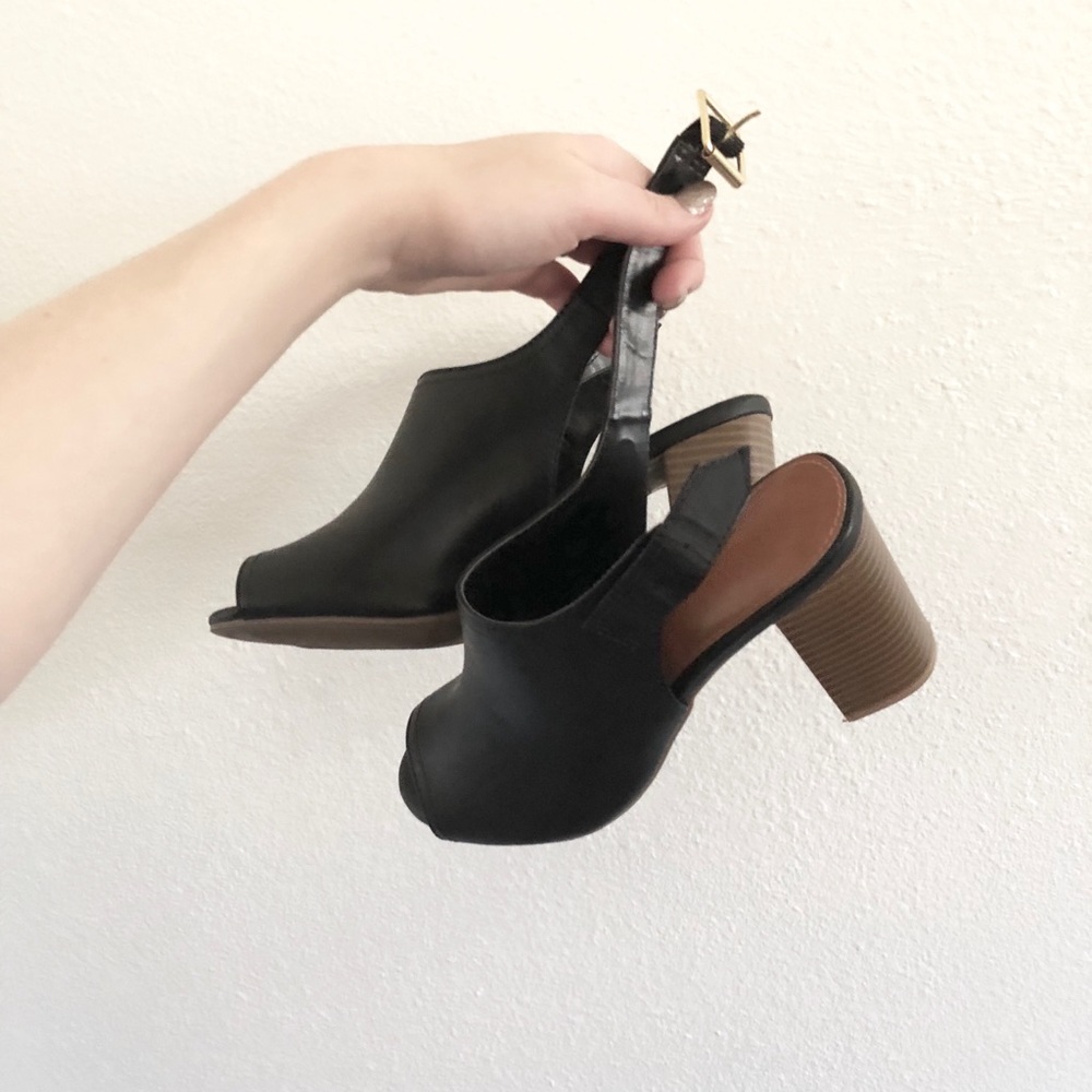 ➰ Old Navy Black Platform Heels