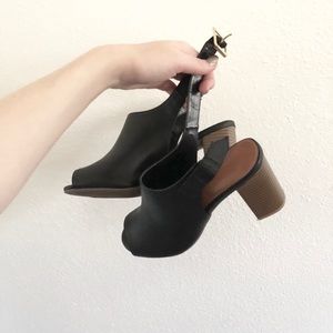 ➰ Old Navy Black Platform Heels