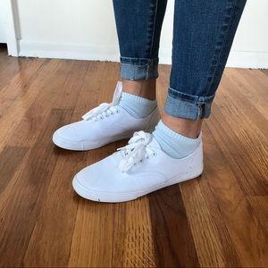 WHITE MOSSIMO VAN STYLED STREET SHOES
