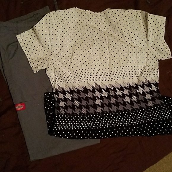 SCRUB SET - Picture 3 of 3