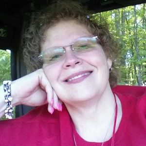 Meet your Posher, Elaine