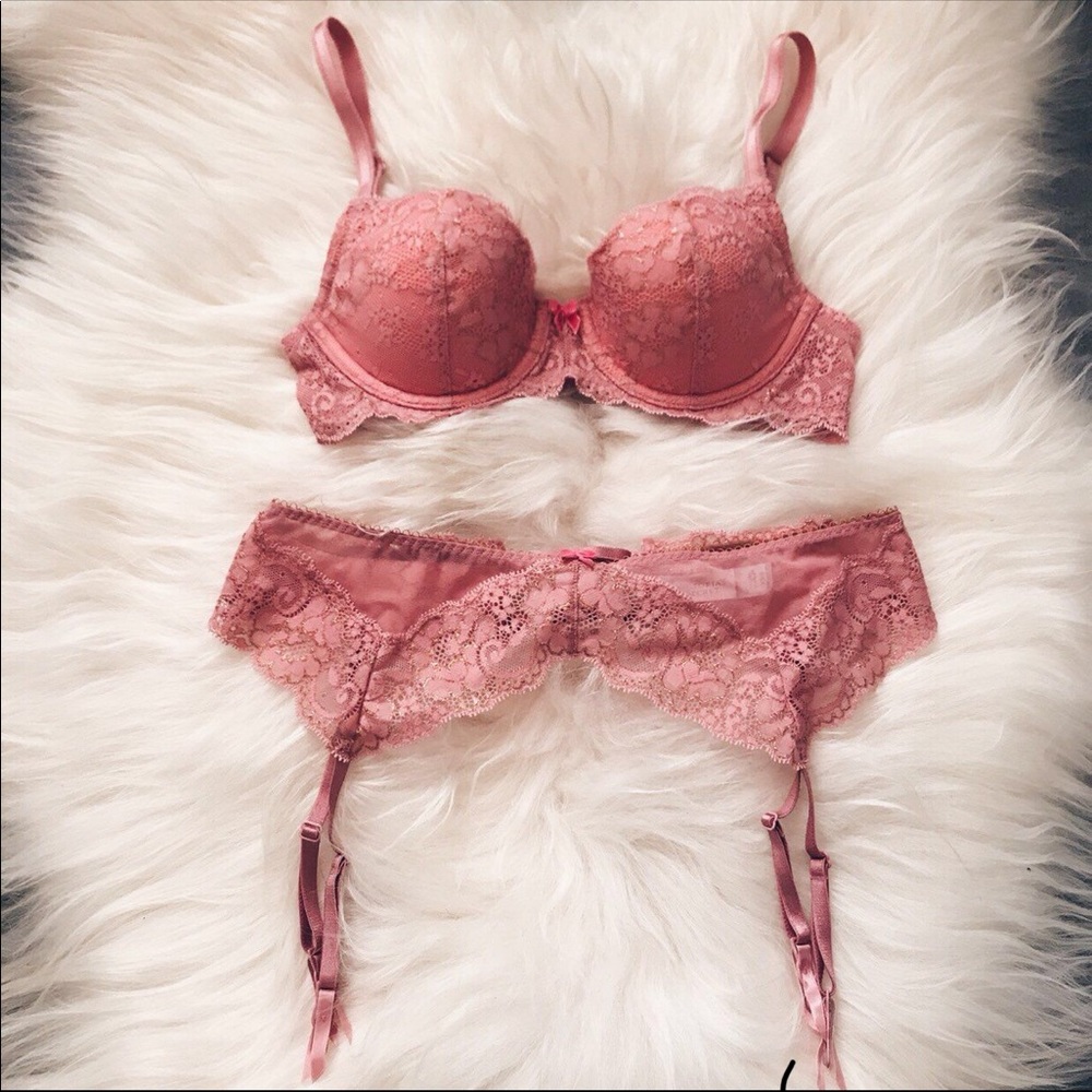 Vectoria secret lingerie set
