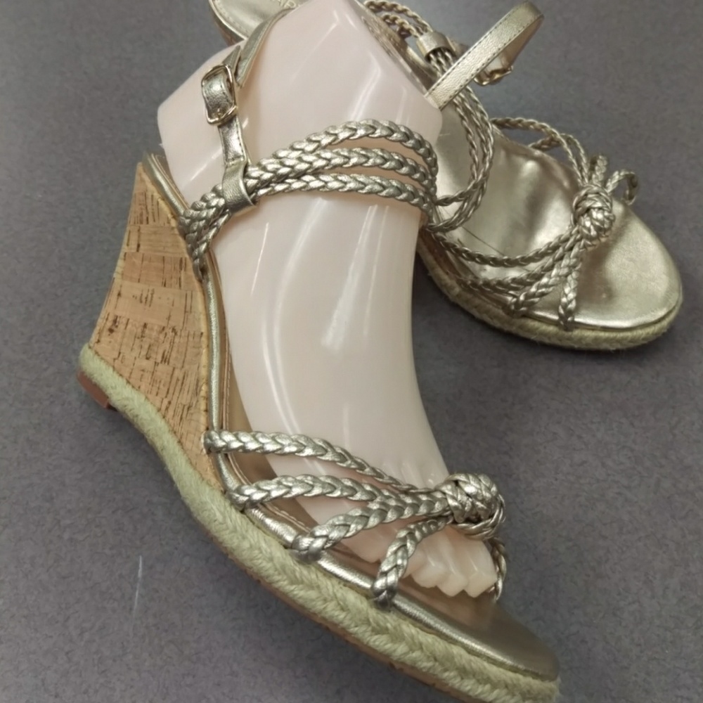Arturo Chiang 8.5M soft gold 3.5 inch wedge
