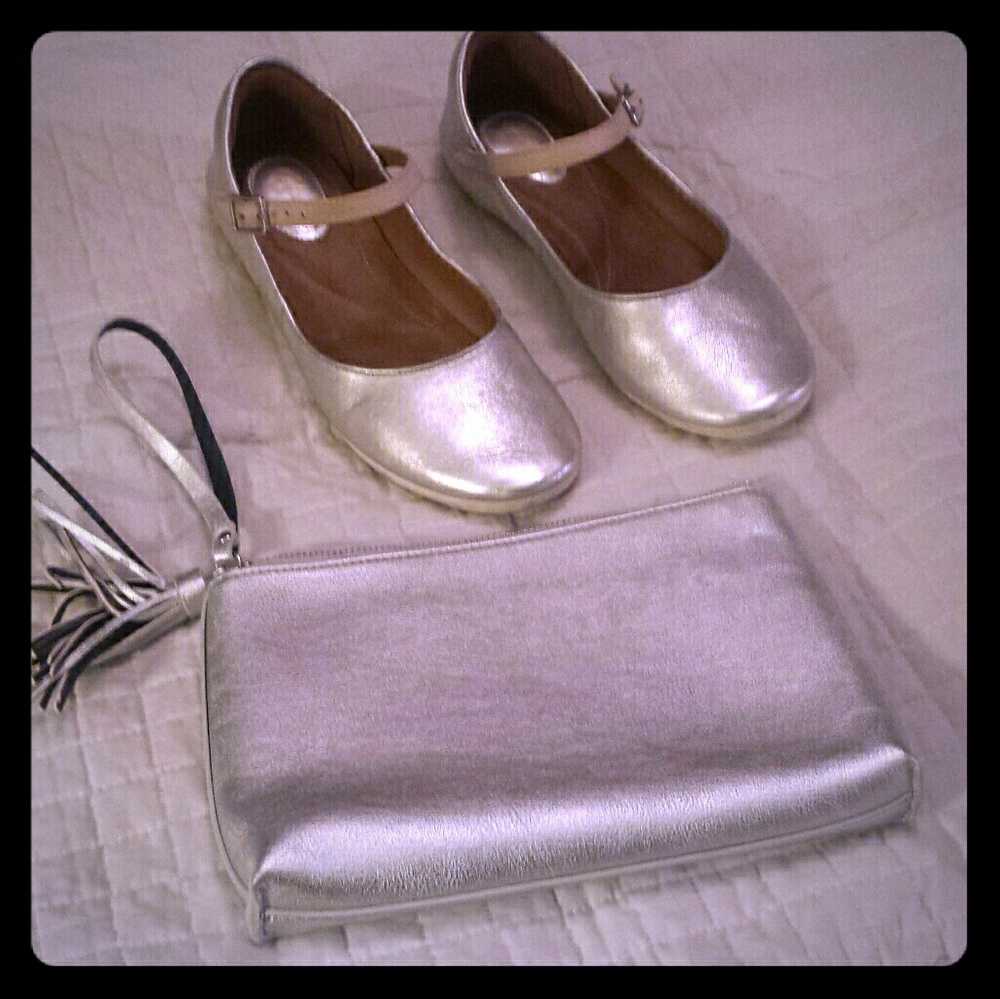 Banana Republic clutch.