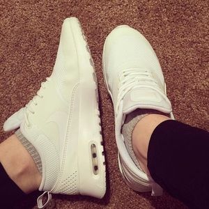White Nike Air Max Thea’s