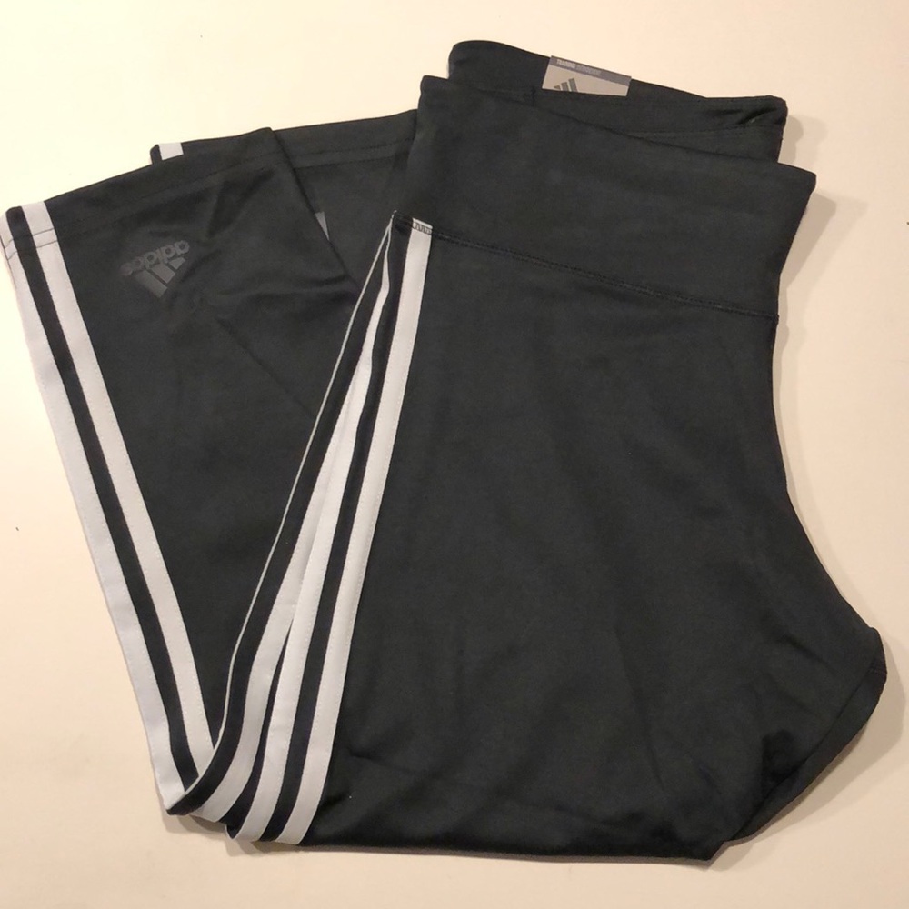 Adidas mid rise 3/4 tight