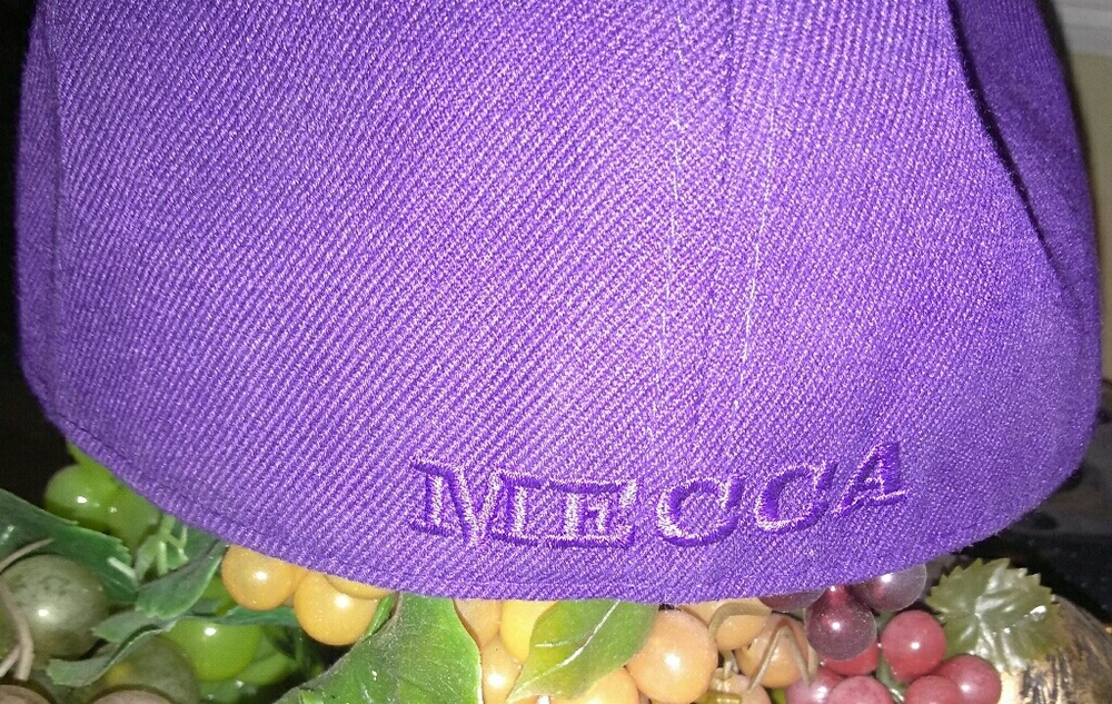 Fitted cap - Picture 2 of 2