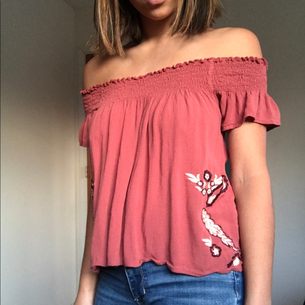 OFF THE SHOULDER BLUSH PINK TOP W/ FLOWER DECAL