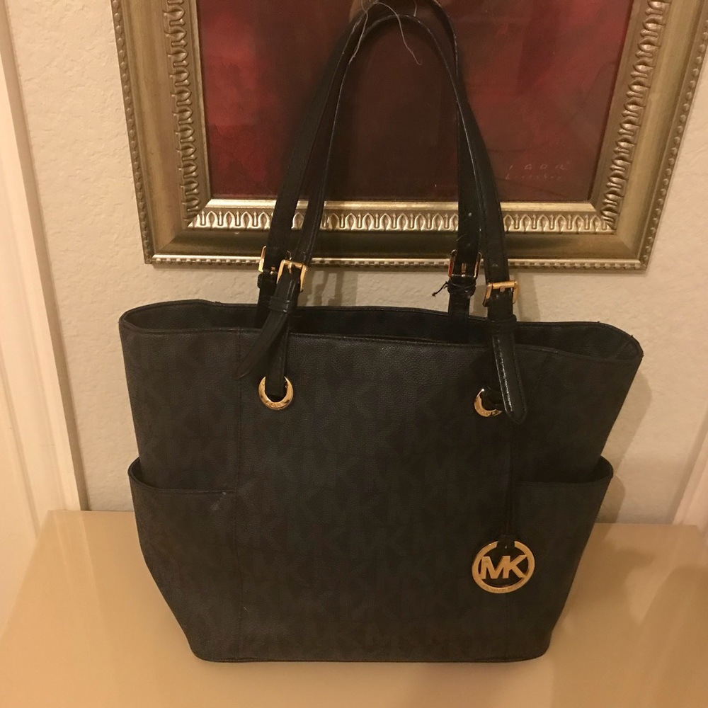 Make me an offer!Authentic Michael Kors handbag 👜