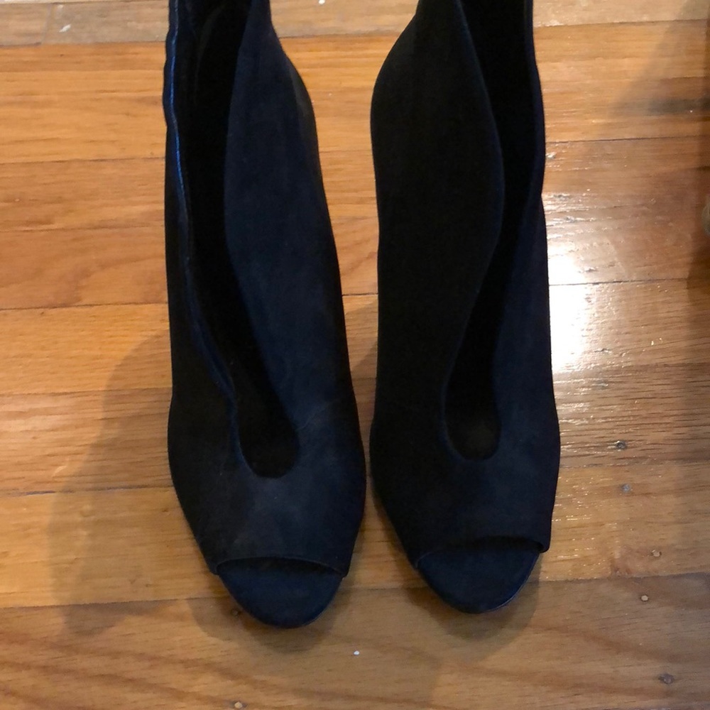 Sexy high booties with peep