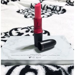 ❗️2 HOUR FLASH SALE❗️Mac lipstick.