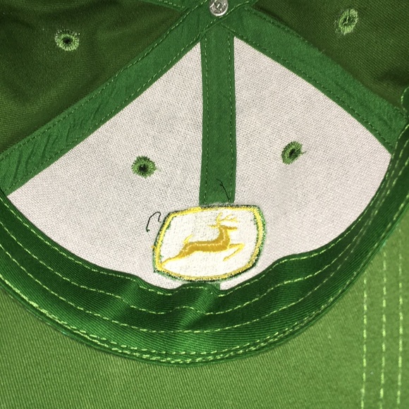 John Deere cute hatAdjustable in the back - Picture 5 of 5