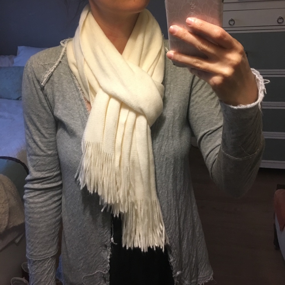 Extra Soft Scarf - Picture 2 of 4